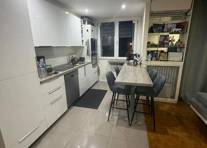 65m Apartment Châtillon